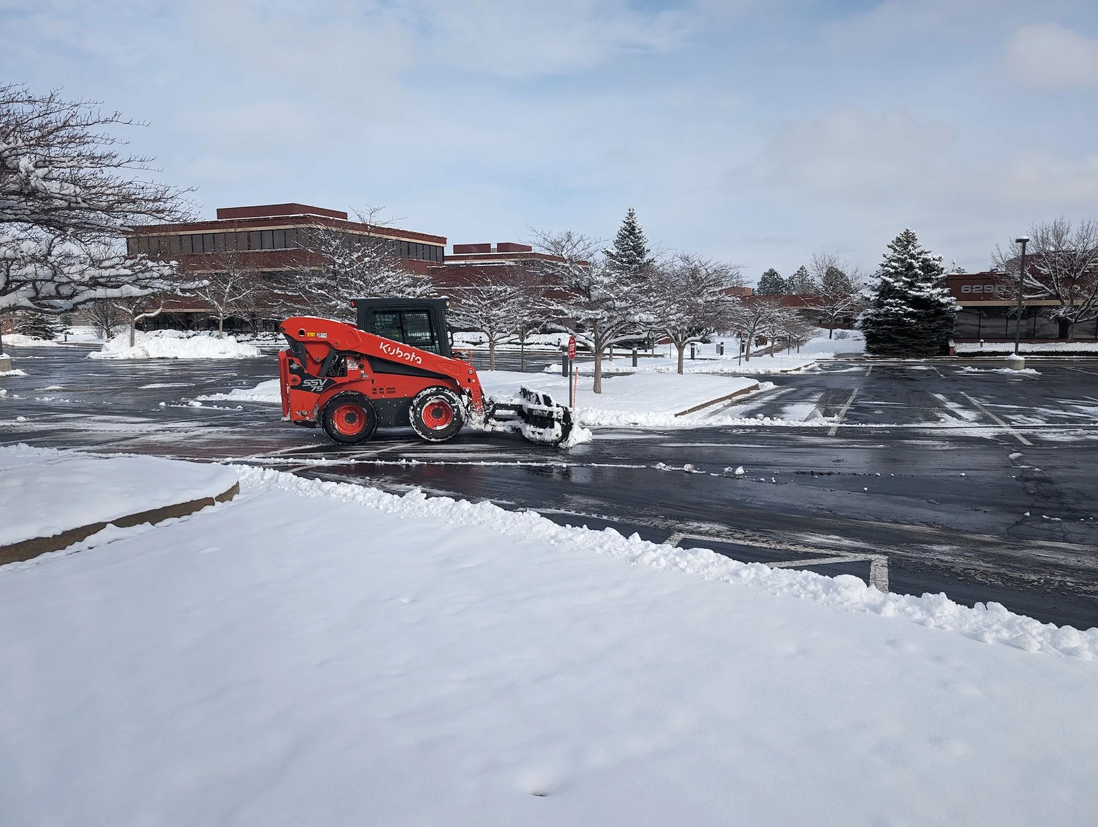Sidewalk & Parking Lot Snow Removal